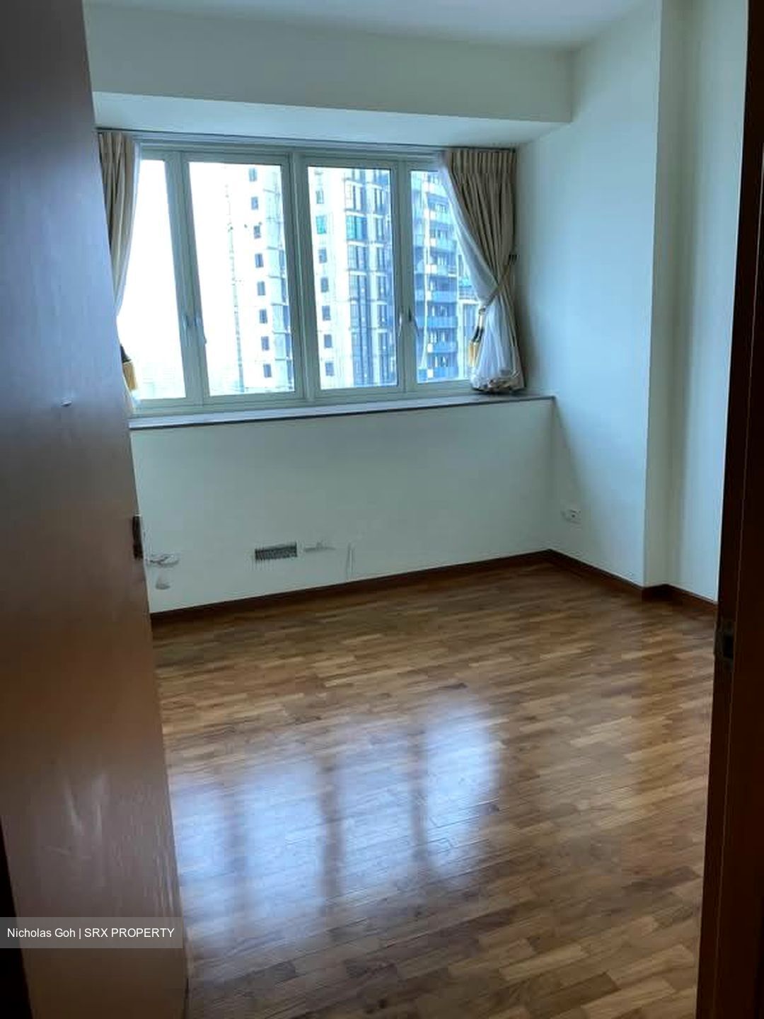 Queens (D3), Condominium #556595521